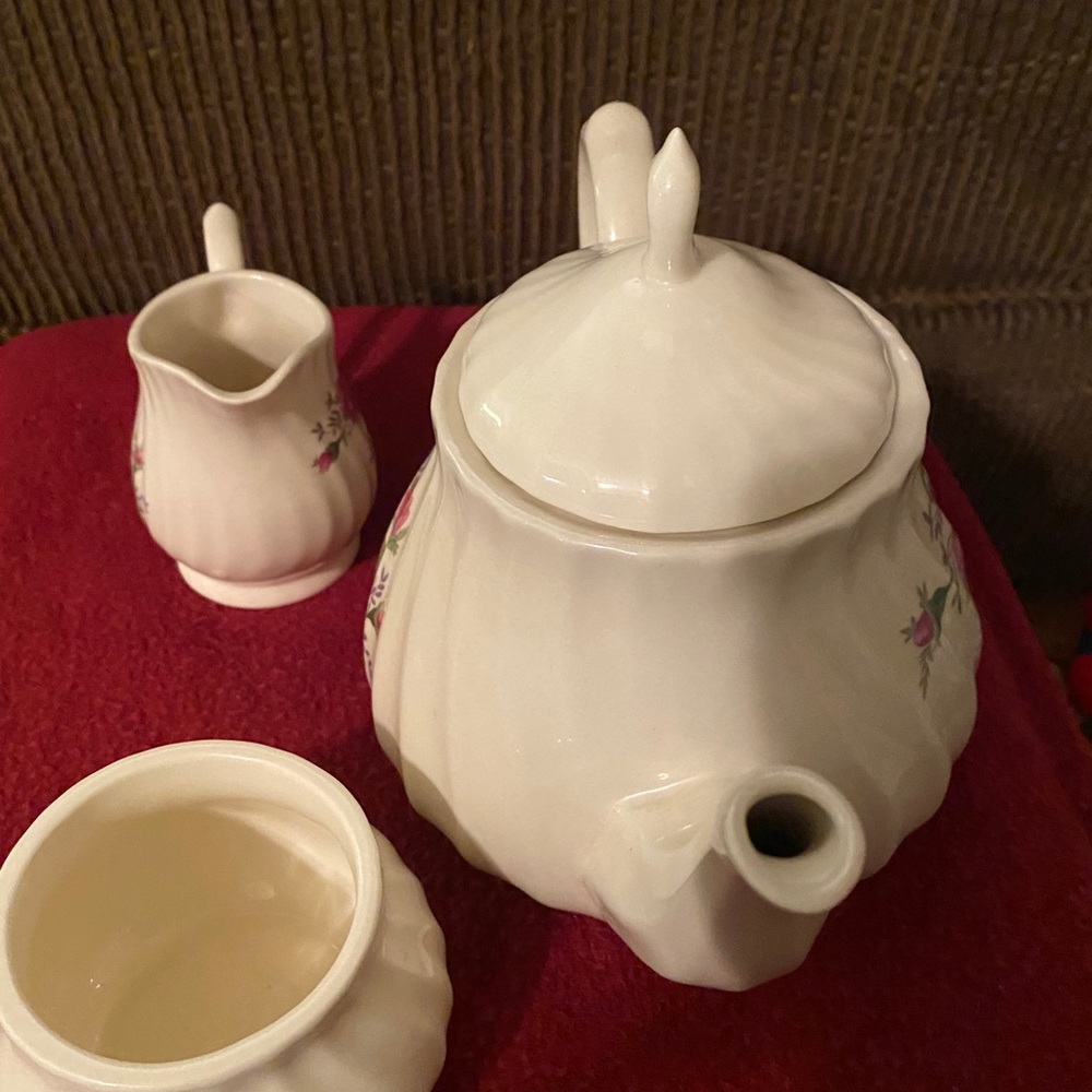 Floral Tea Set - Picture 2 of 6